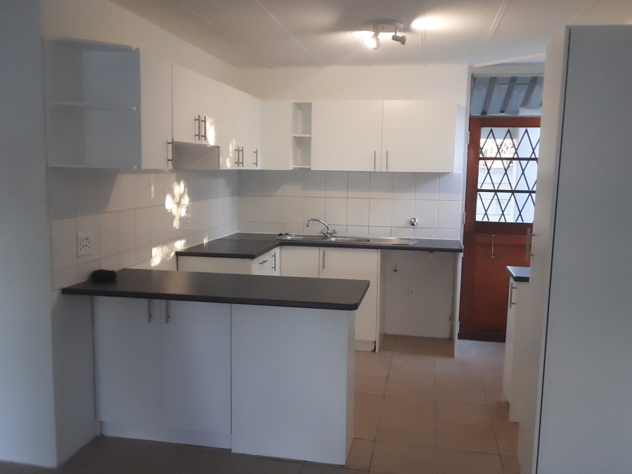 To Let 2 Bedroom Property for Rent in Longlands Western Cape